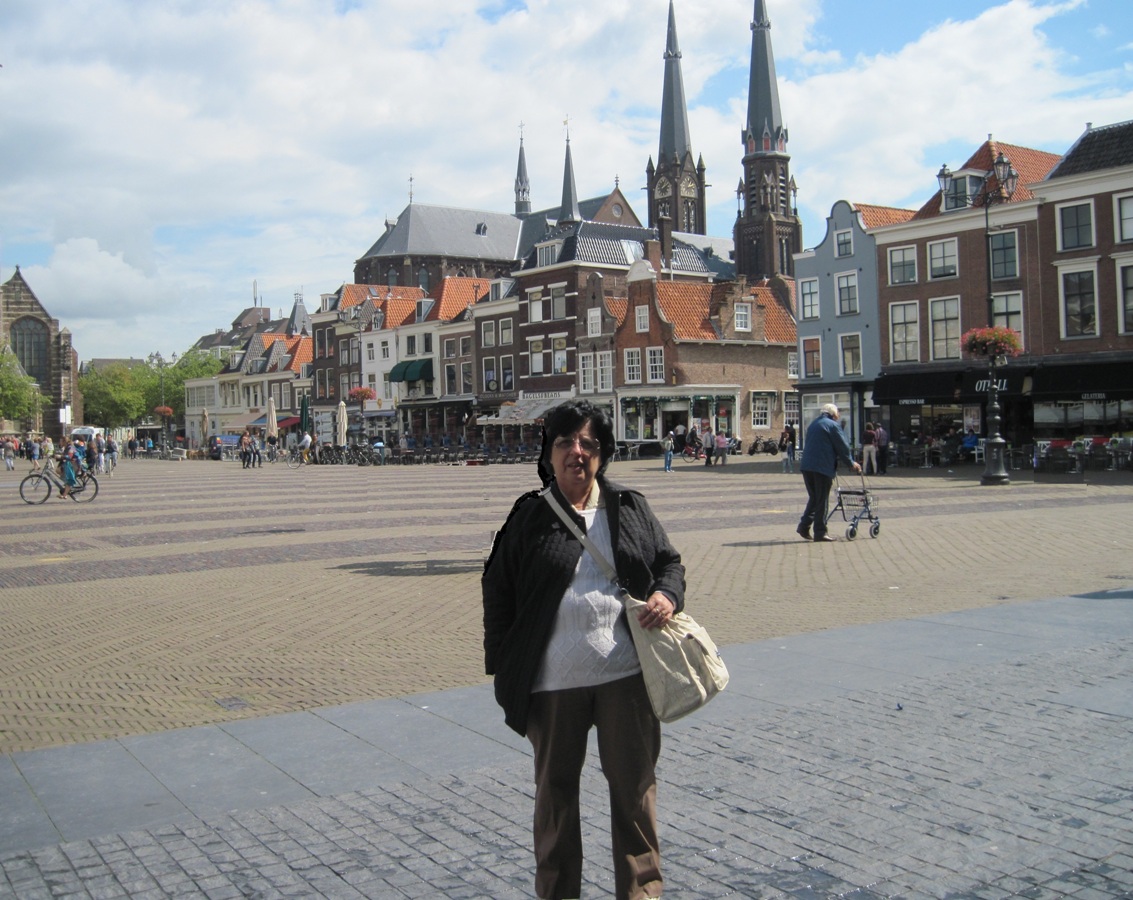 12- Delft- Visuale della piazza - in fondo a destra i campanili della chiesa vecchia